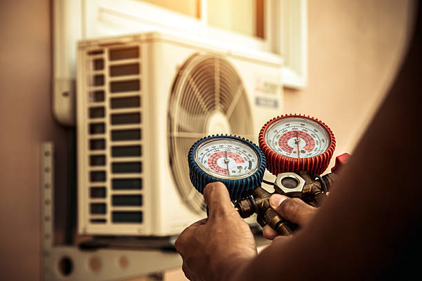 Professional Ac Installation technician working in Richland, TX